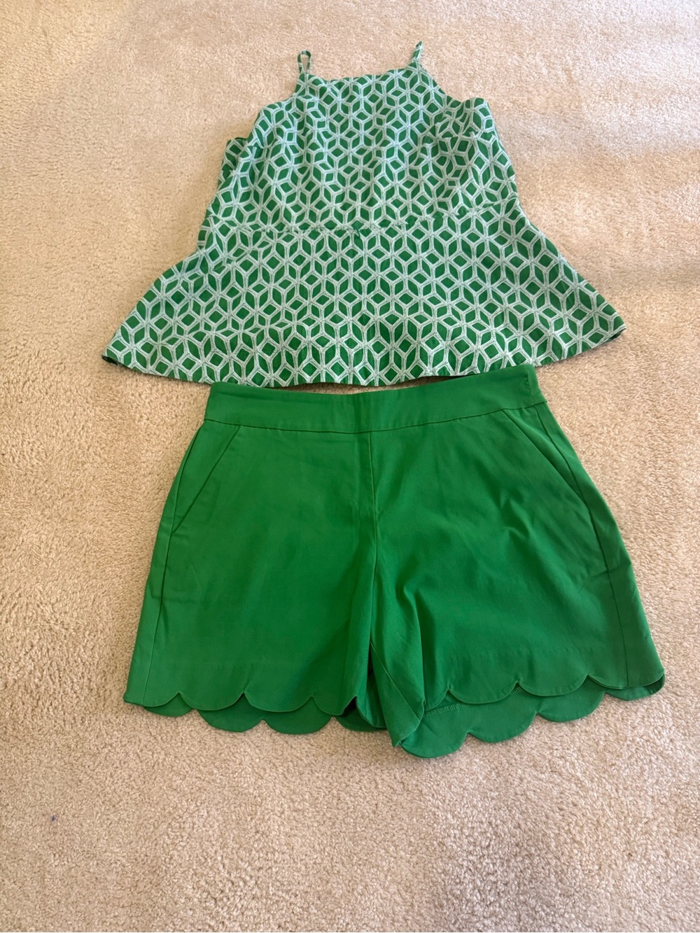 Crown & Ivy Green Scallop Hem Women’s Shorts 12 and top large new tags outfit